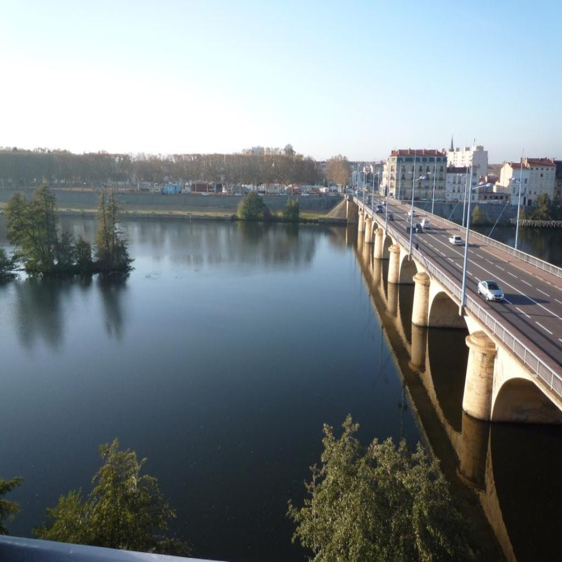 location Le Coteau, 1 Quai Pierre Semard Agence du Roannais